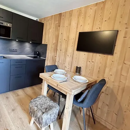 Avec Balcon Expose Sud, Casier A Skis Et Parking, Proche Des Pistes A - Fr-1-597-175 Demi-Quartier
