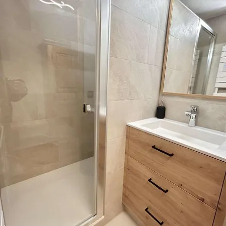 Avec Balcon Expose Sud, Casier A Skis Et Parking, Proche Des Pistes A - Fr-1-597-175 * Demi-Quartier