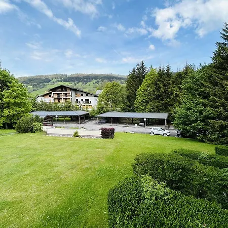 Avec Balcon Expose Sud, Casier A Skis Et Parking, Proche Des Pistes A Appartement Demi-Quartier